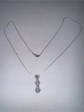 Necklace and pendant 14K white gold, 3 flowers diamonds